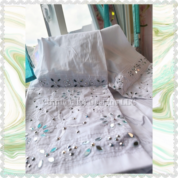 New White embroidered ankle pants with hand cut mirror work with drawstring - Picture 6 of 10